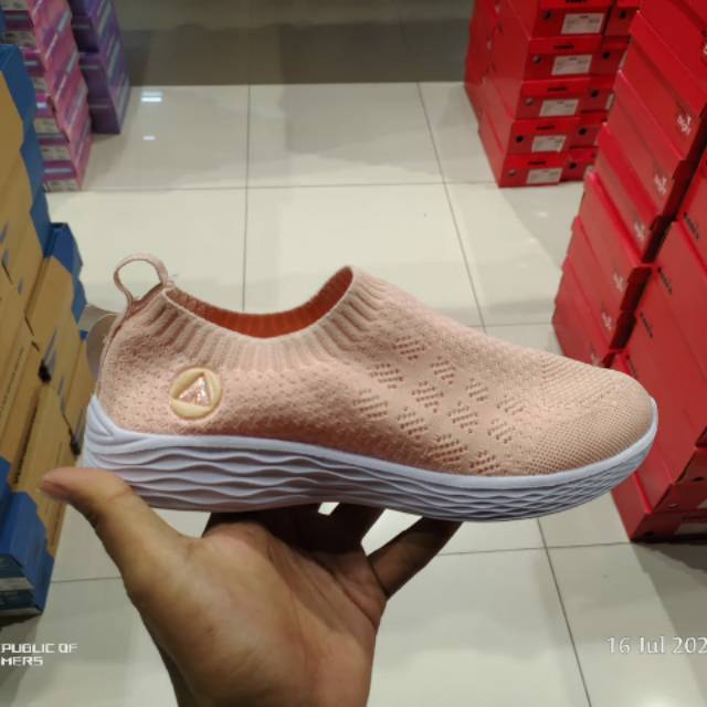 SEPATU SPORT WANITA AIRWALK