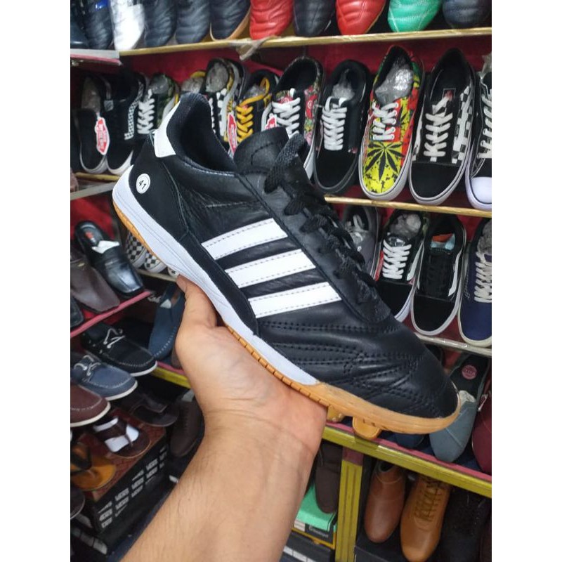 sepatu putsal dws sol karet mentah  kuning,birumd ,hijau,biru,merahkulit sapi asli sol karet mentah