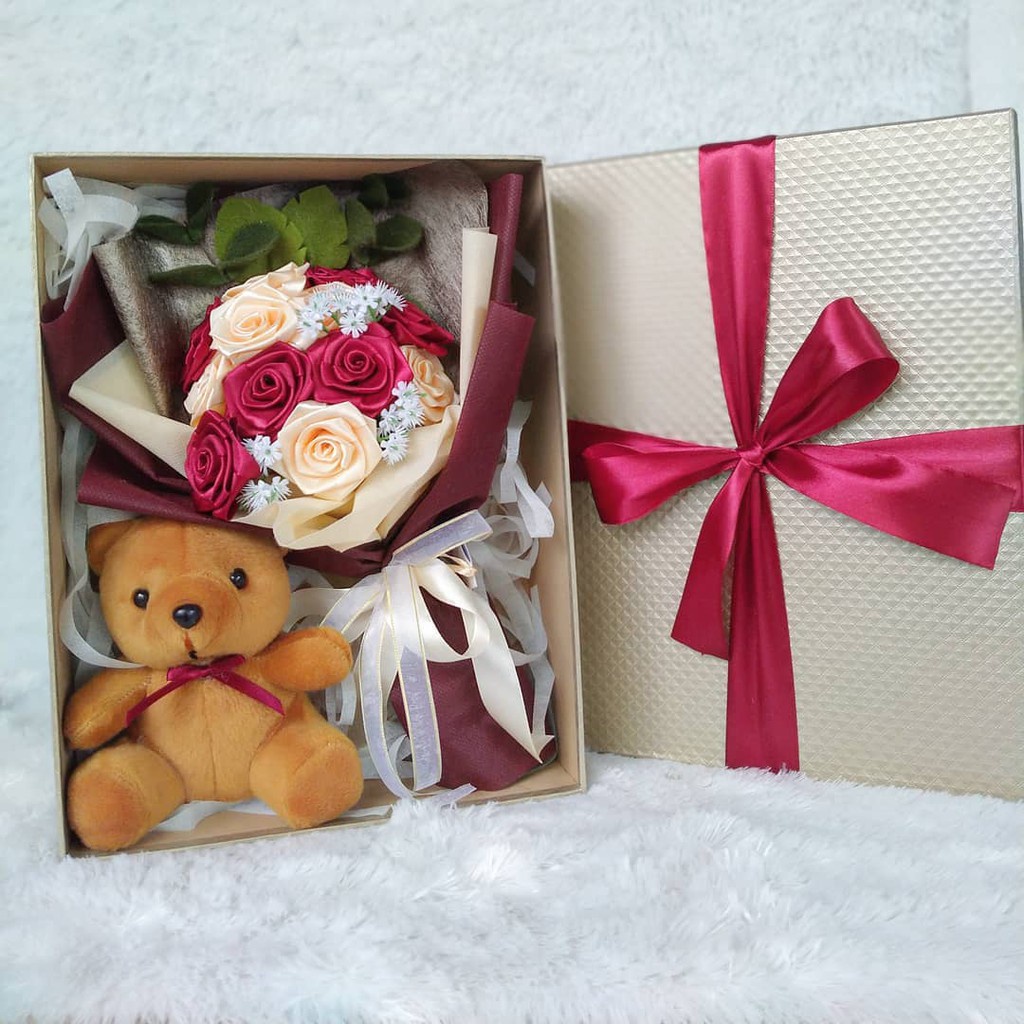 

Gift Box / Kotak Kado isi buket bunga dan boneka untuk hadiah ulang tahun wisuda pernikahan