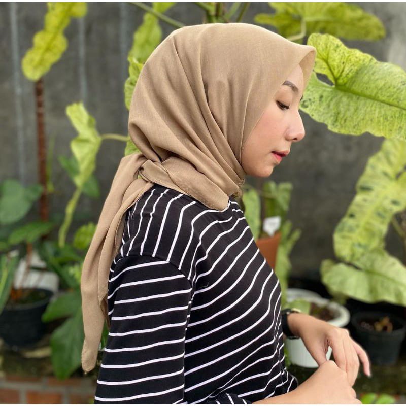 PARIS PREMIUM HIJAB SEGIEMPAT PARIS PREMIUM TEBAL TERLARIS SAFA HIJAB