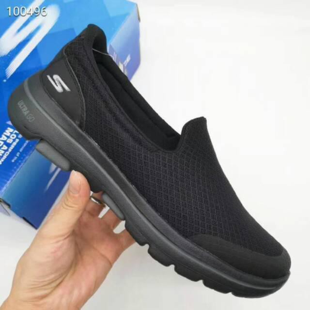 SEPATU SKECHERS GOWALK5 COWOK PRIA FASHION SLOP RESTOCK