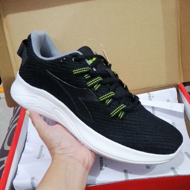 diadora evo black neon green original. sepatu sneakers pria original