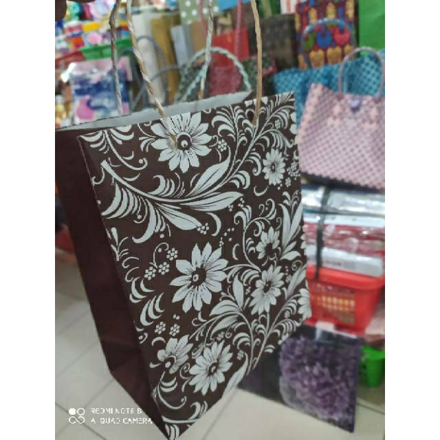 

Paper bag batik new isi 12pcs/terlaris dan termurah bahan tebal