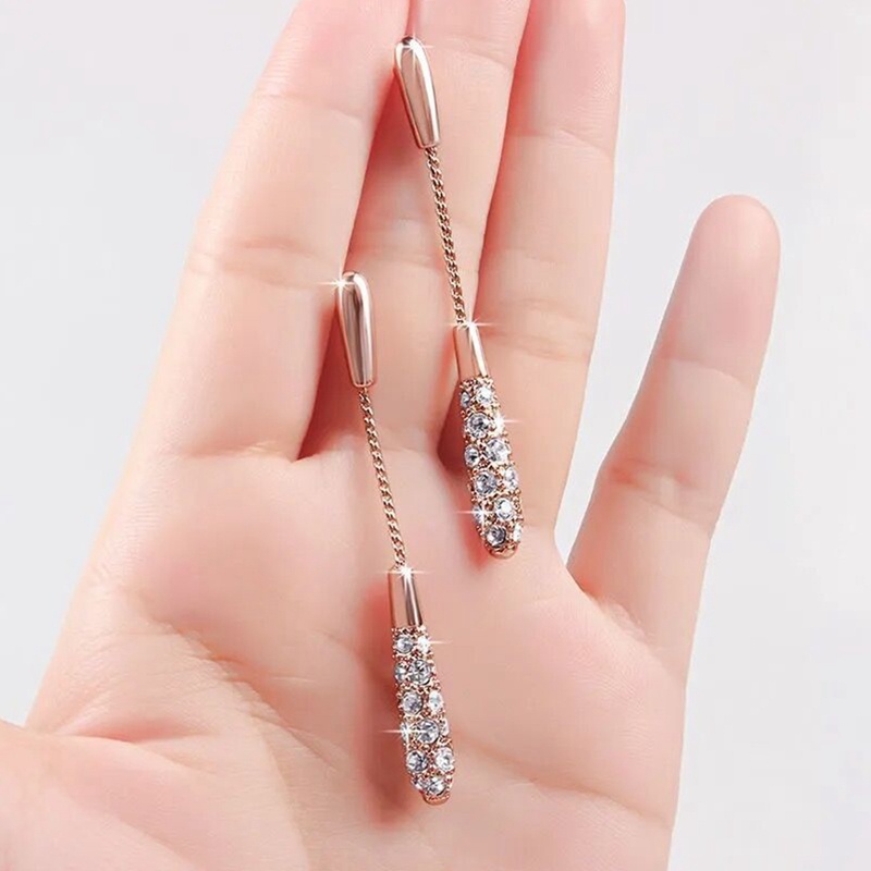 1 Pasang Anting Stud Panjang Bentuk Teardrop Bahan Alloy Untuk Wanita