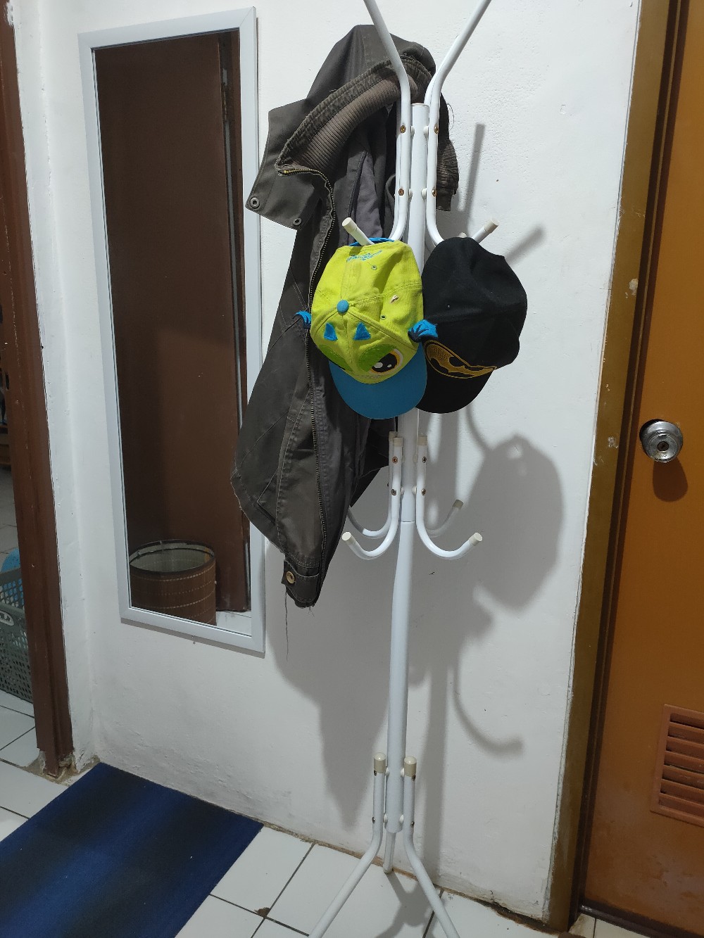 Newstyle D02 Stand Hanger Gantungan Baju Coat Gantungan Tas Dan Topi Tas Multifungsi