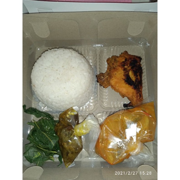 

nasi padang UNI TITI
