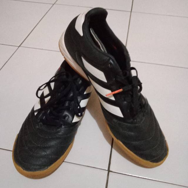 Sepatu futsal Adidas Copa
