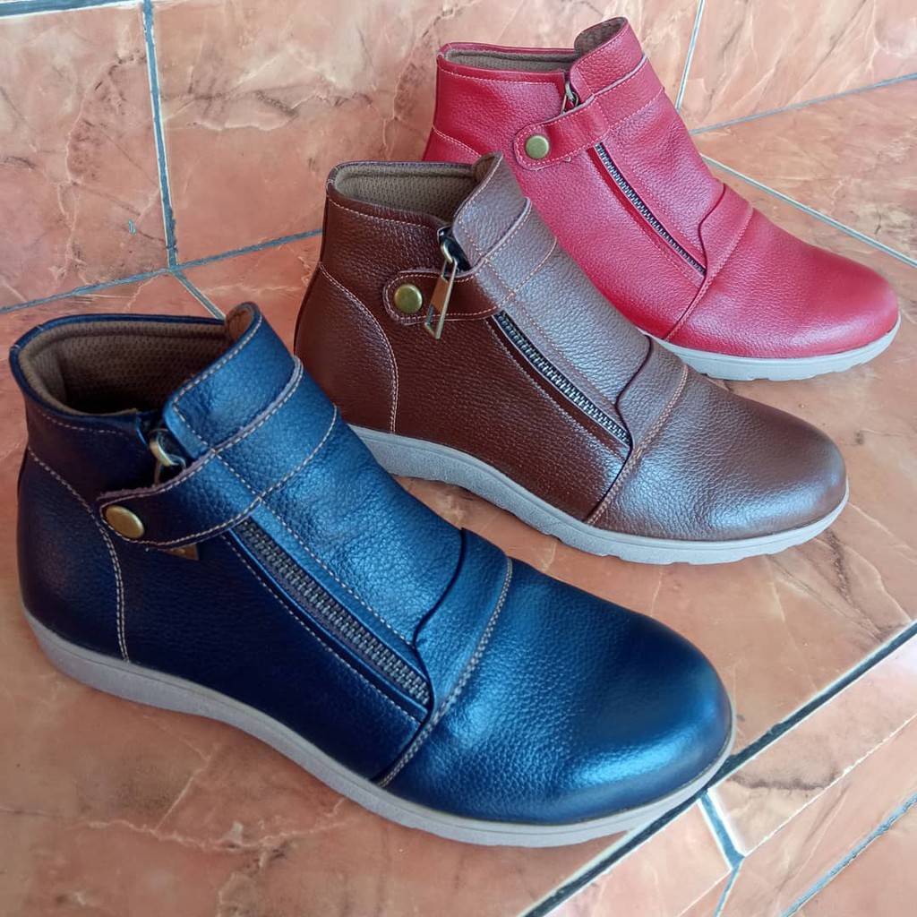 Sepatu Boot Kulit Wanita