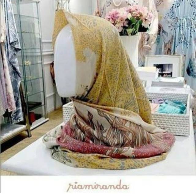 Kaguya Scarf Cream by Ria Miranda
