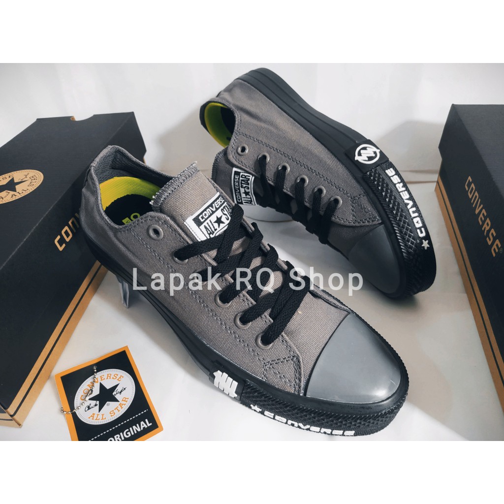 Sepatu Sneakers All Star Marun Casual Converse Chuck Taylor Undefeated Marun All-Star Ox Vietnam