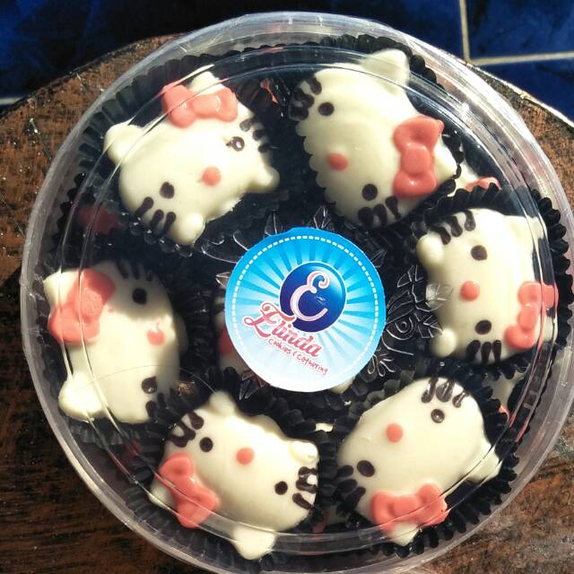 

Coklat karakter hello kitty kemasan besar ya