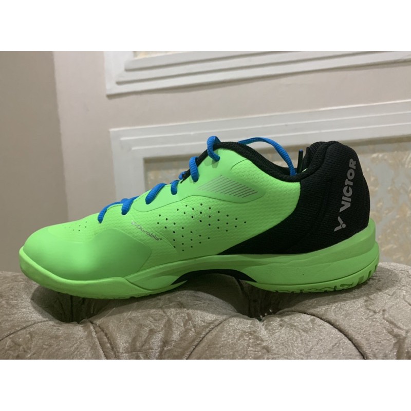 sepatu olahraga victor p9500