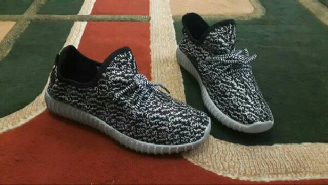 Sepatu Adidas Yezzy Import Premium Sport Gym Fitnes Running Olahraga Midsole Boost Kado Suami Pacar