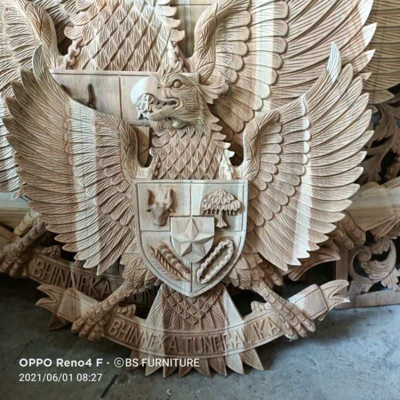 lambang garuda,garuda ukir,ukiran garuda,hiasan dinding,