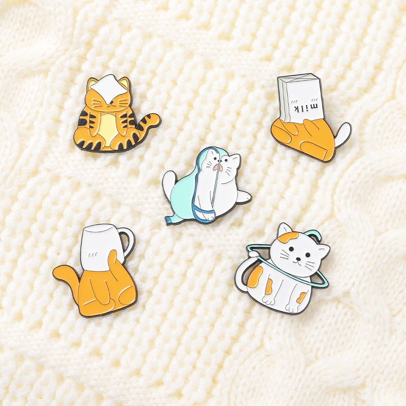 Cartoon White Cat Enamel Lapel Pin Animal Yellow Cat Badge Brooch Backpack Accessories Collection Gifts for Friends