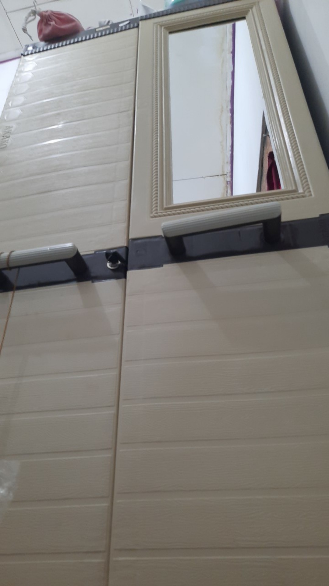 Akako Lemari Pakaian Plastik 2 Pintu Rak/gantung Kaca Kunci Elegant