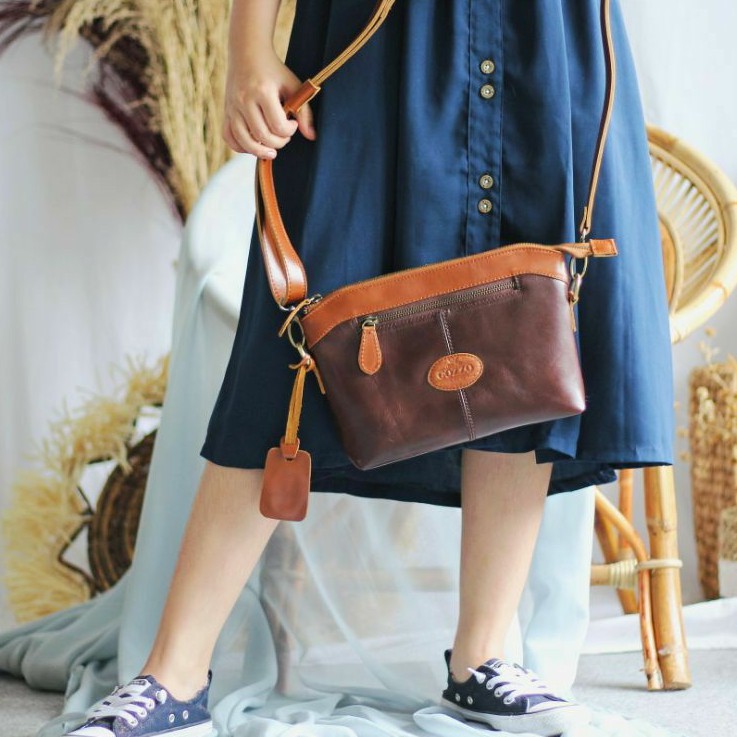 NEW !! TAS SELEMPANG WANITA KULIT ASLI FERRO COK.TUA/ FREE GRAVIR NAMA KAMU DI GANTUNGAN TAS