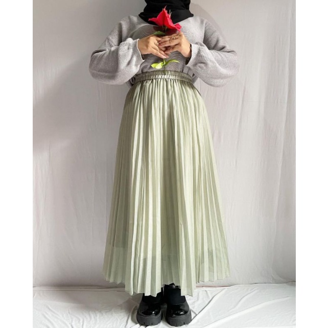 [New with Tag] GU by Uniqlo Rok Plisket Hijau Green Skirt