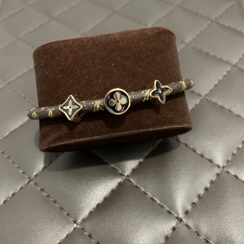 Gelang Kulit Titanium LV (Rosegold, Magnetic)