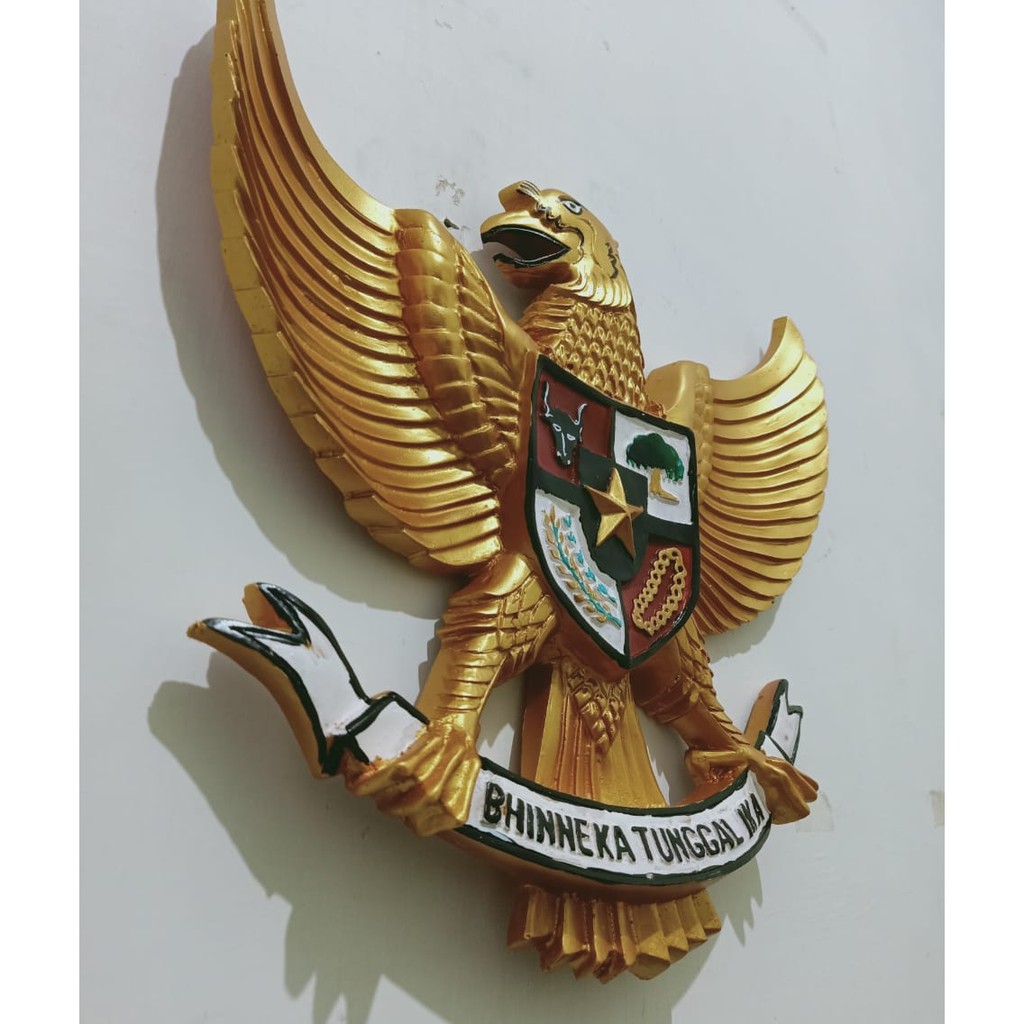 Hiasan Dinding patung Garuda Pancasila 3 Dimensi Fiber Logo Burung Garuda Gold 45X45 CM (DATAR)