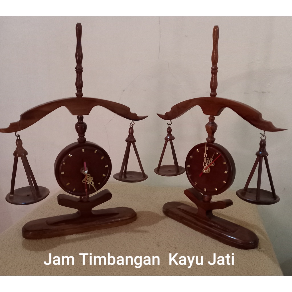 Pajangan Jam Timbangan Kayu antik