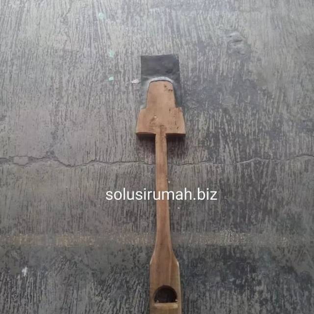 LEMPAK KAYU CUCUK LENGKUNG 14*85CM SEKOP TANAH LINGGIS PUCUK LEBAR