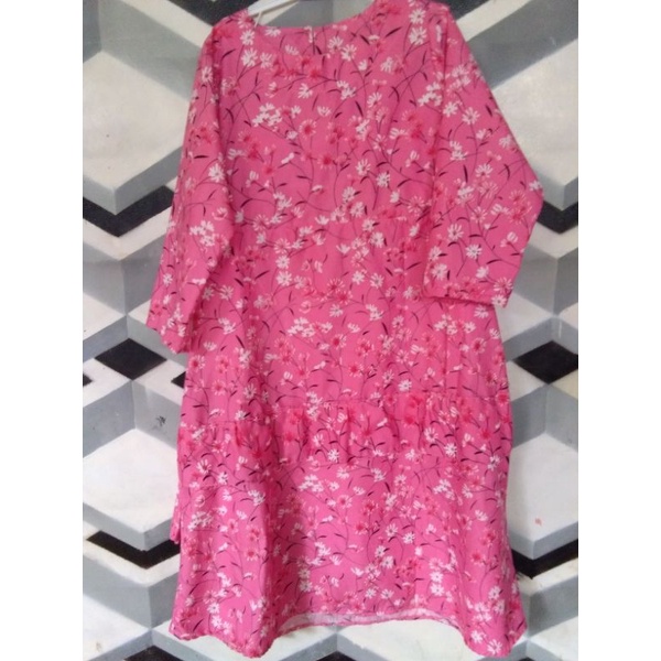 Gamis Anak Motif Bunga Pink