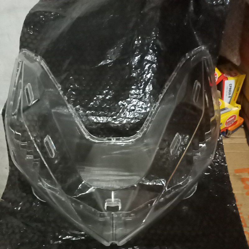 Kaca lampu depan Vario 150 / Vario 125 LED merk tenshi