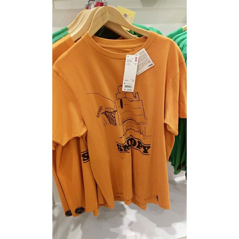 Baju Stradivarius dan Kaos Uniqlo Jastip Crew