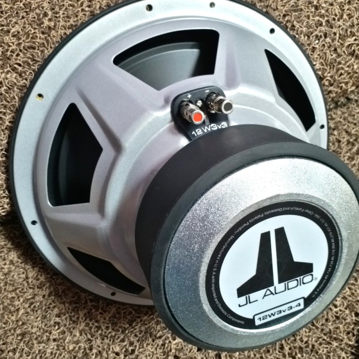 Harga Subwoofer mobil merk JL Audio seri 12W3v3-2