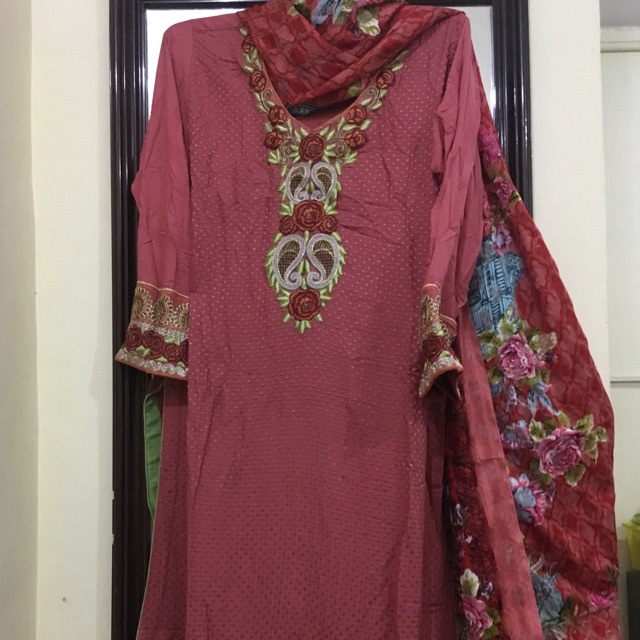 Salwar Kameez Pakistani Outfit