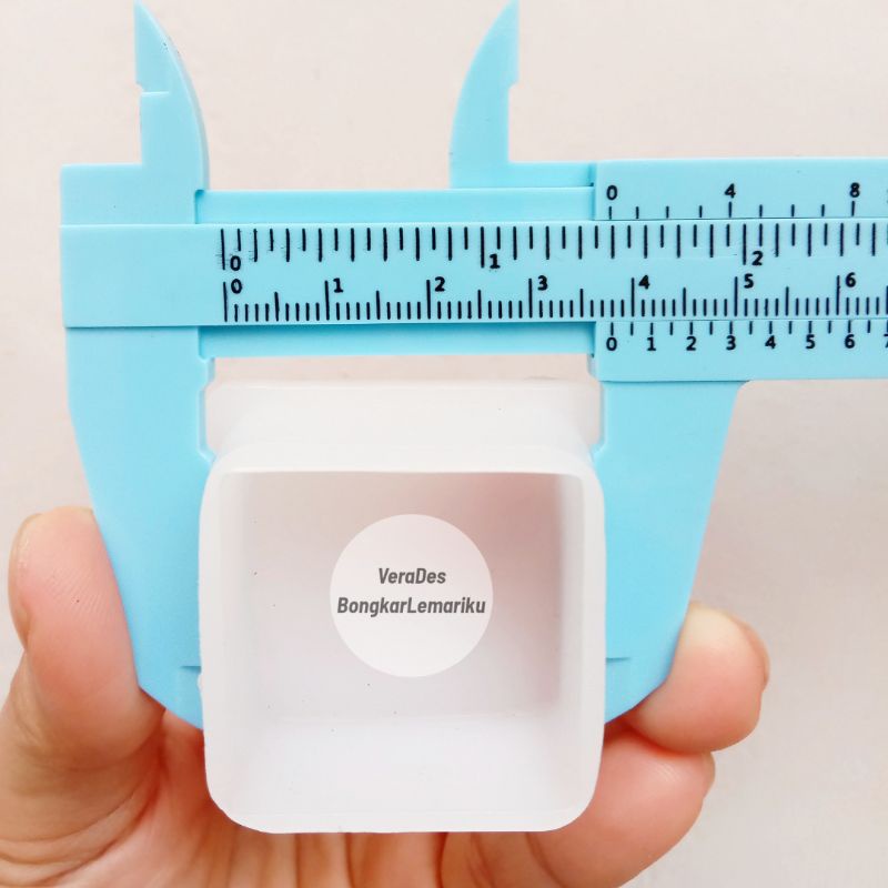 Tutup Hollow 4x4 Plastik Putih / Kaki Kursi Meja Holo