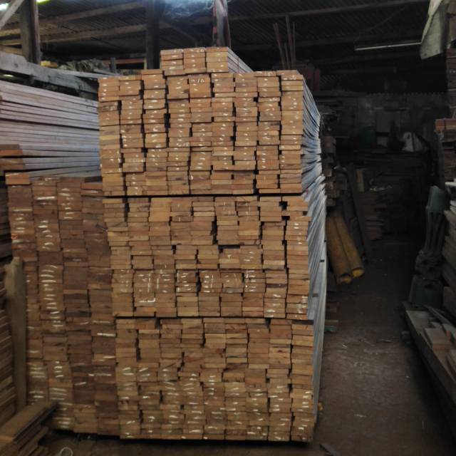 Papan ulin kalimantan berkualitas