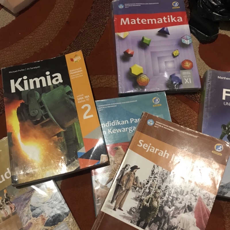 

Buku Paket Mata Pelajaran Kelas 11 (preloved)