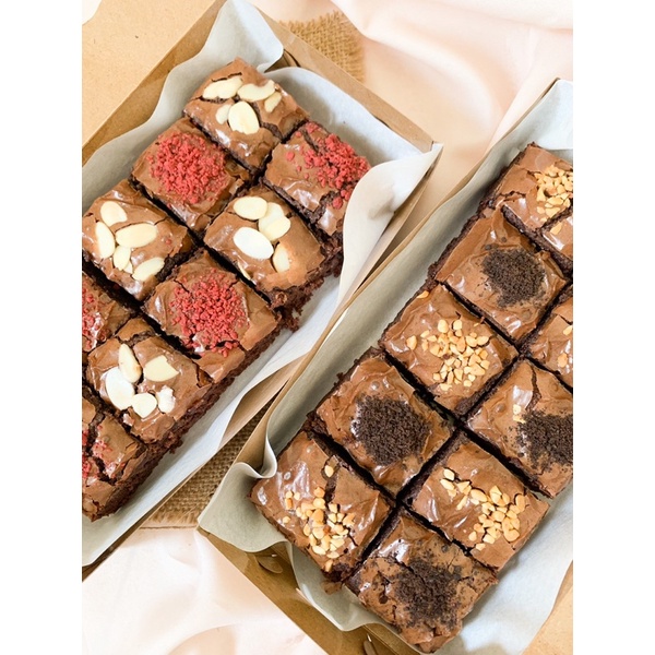 

Brownis Panggang Sekat Oreo Kacang Almond Red Velvet