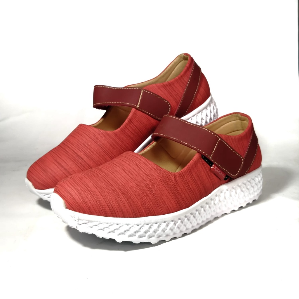 Sepatu Sendal Sandal Wanita perempuan wedges dengan hak 2 cm untuk jalan santai, traveling, Bepergian, Jalan-jalan Motif Cantik dan Keren Warna Maroon