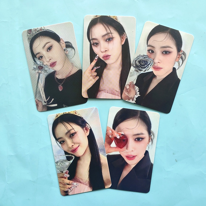 Itzy Kartu Foto Motif Kotak-Kotak