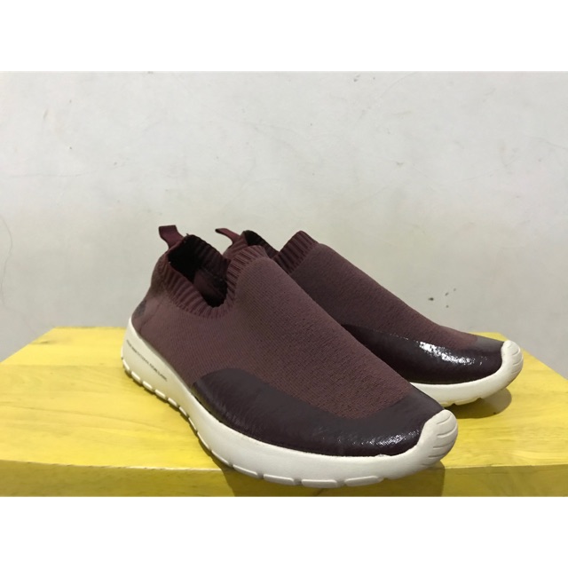 Sepatu wakai gyou ori