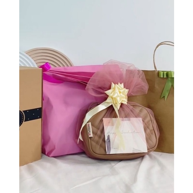 

Kertas kado Free kartu ucapan, free vita/hampers