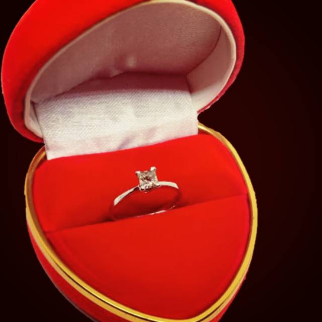 Cincin berlian eropa kotak solitaire