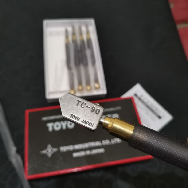 

GLASS CUTTER TOYO TC90 - ALAT POTONG KACA ORIGINAL MADE IN JAPAN