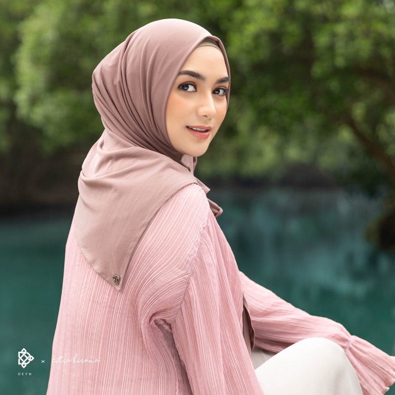 Kirana instant scarf by deyn scarf-Honeyrose