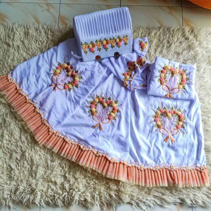 mukenah love warna putih gratis masker setiap pembelian mukenah love warna putih/mukenah love putih 