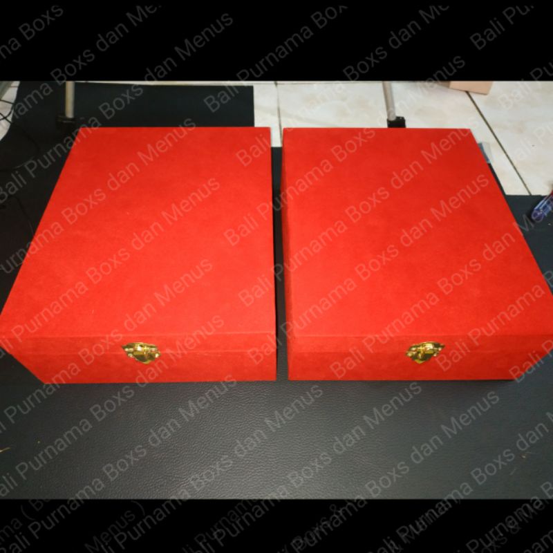 

BOX PLAKAT BLUDRU MERAH