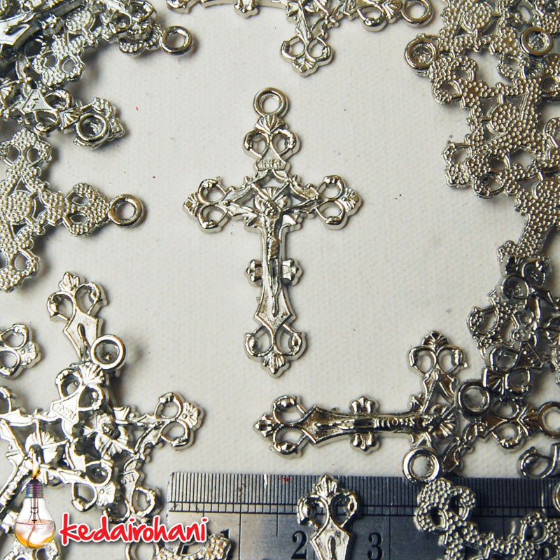 Bandul Salib Logam Ukiran Unik Corpus Yesus Perlusin Bahan Kalung Gelang Rosario / Gantung Kunci