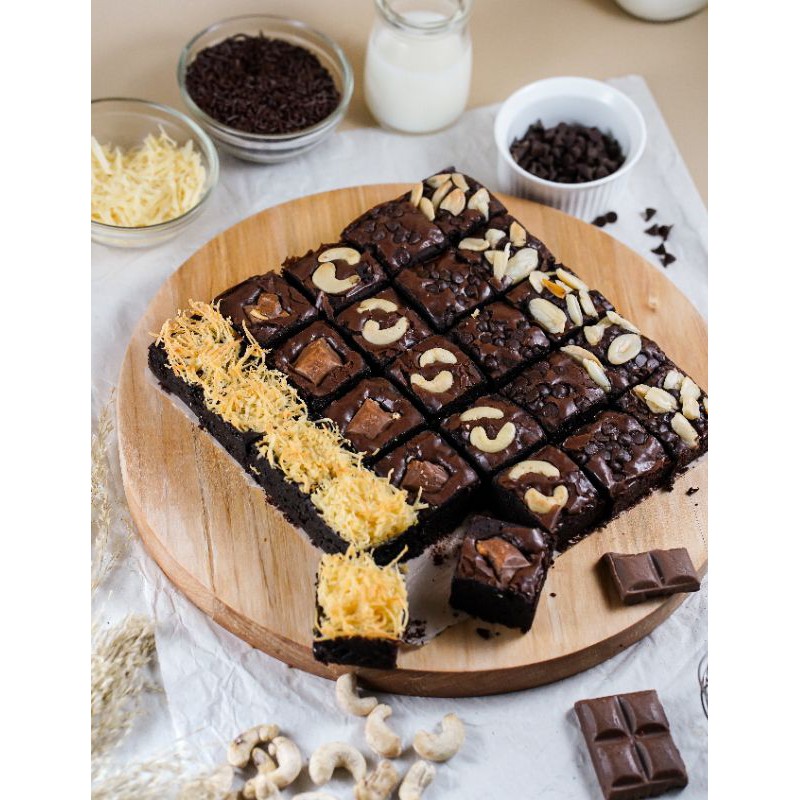 

Fudgy Brownies Mix Toppings / Brownies Panggang Sekat Mix Topping