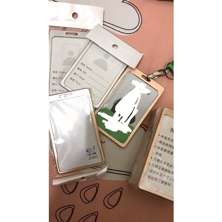 

Tempat Name Tag Kerja Mini Card Holder Bingkai Identitas Card Holder Bingkai Name Tag Aluminium