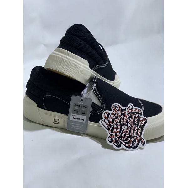 SEPATU PATROBAS CLOUD SLIP ON BW