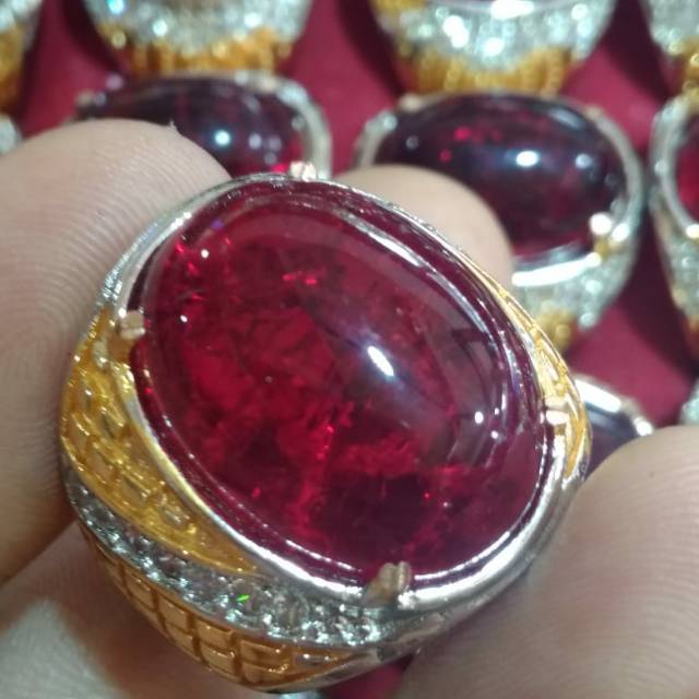 Merah siam pecah seribu