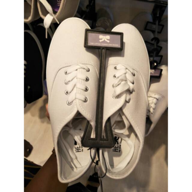 Sneakers THE LITTLE THINGS SHE NEEDS